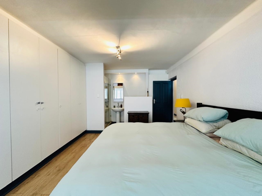 3 Bedroom Property for Sale in Sea Point Western Cape